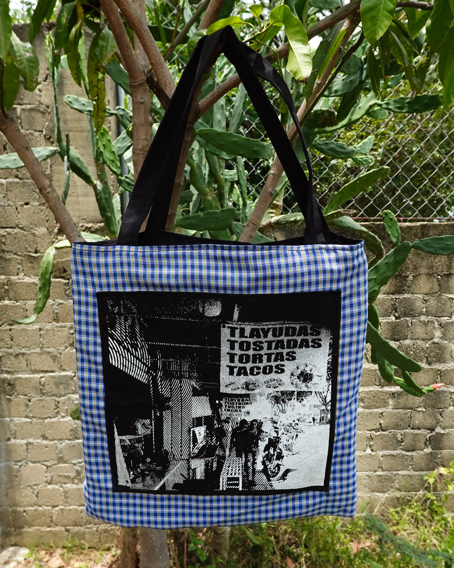 Mandil tote bags