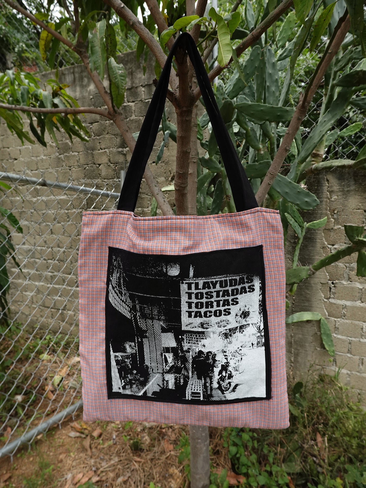 Mandil tote bags